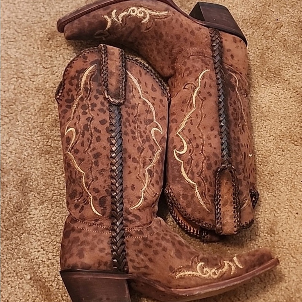 Lucchese Cassie M5040 Suede
Western Boots